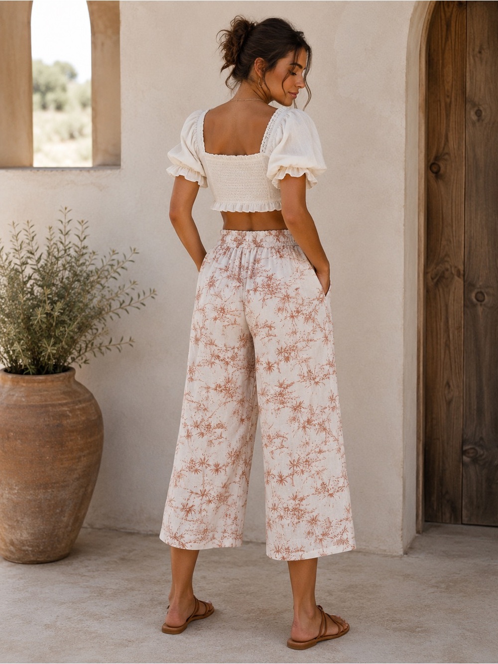 C&C California Women's Cropped Wide Leg Flowy
Pants Size Medium | Elastic Waist - Picture 3 of 9